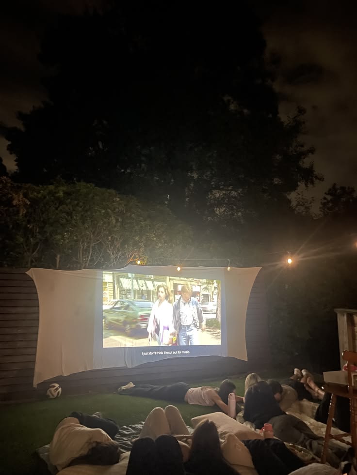 Watch-Movies-Under-the-Stars