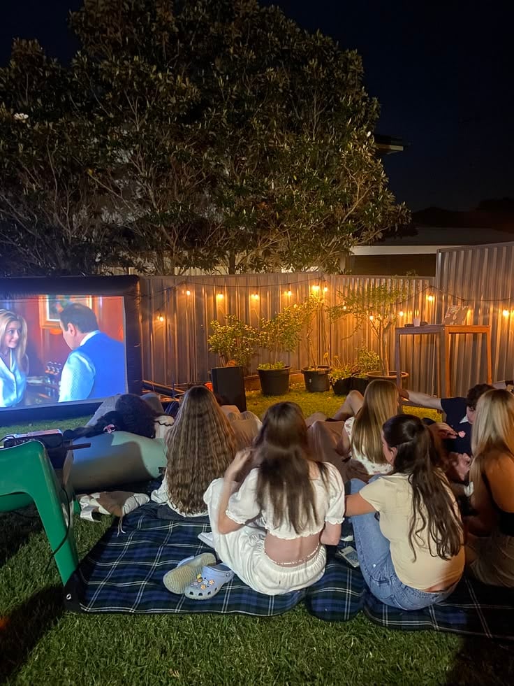 Backyard-Movie-Night.
