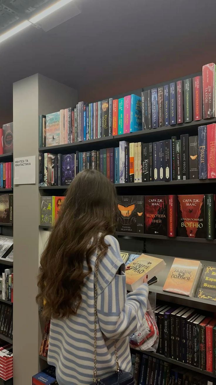 Bookstore-Browsing