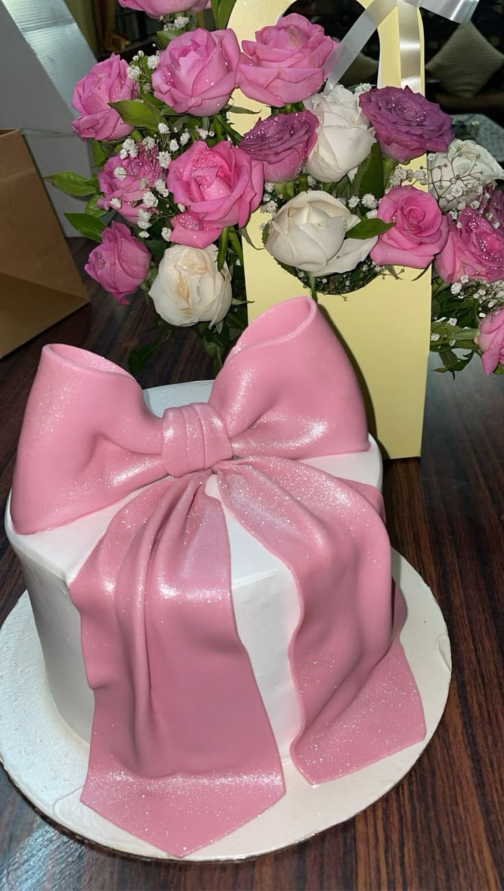 Bow-Topped-Ribbon-Cake