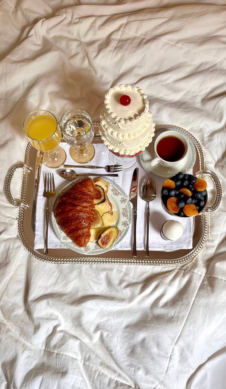 Breakfast-in-Bed-Birthday