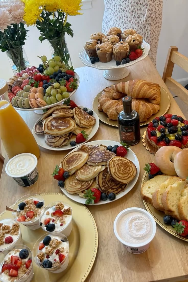 Brunch-Spread-Adult-Birthday-Party-Food-Ideas