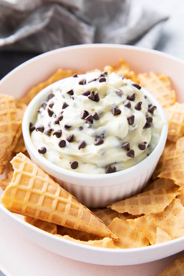 Cannoli-Dip-Easy-Birthday-Desserts-for-Adults