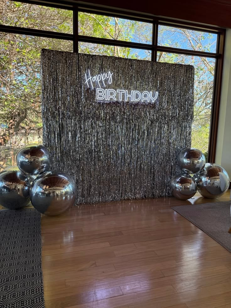 Cascading-Metallic-Foil-Fringe-Curtain-Adult-Birthday-Party-Decoration-Ideas