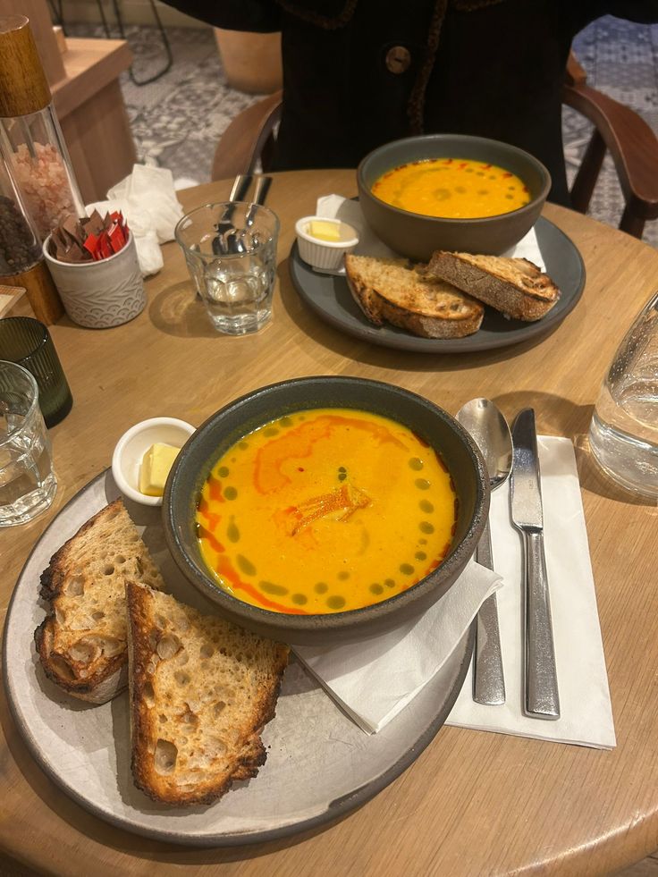 Cozy-Soup-Bread-Night.