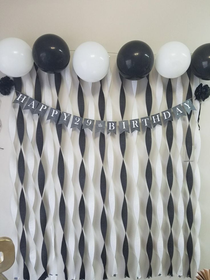 Crepe-Paper-Streamer-Curtain.
