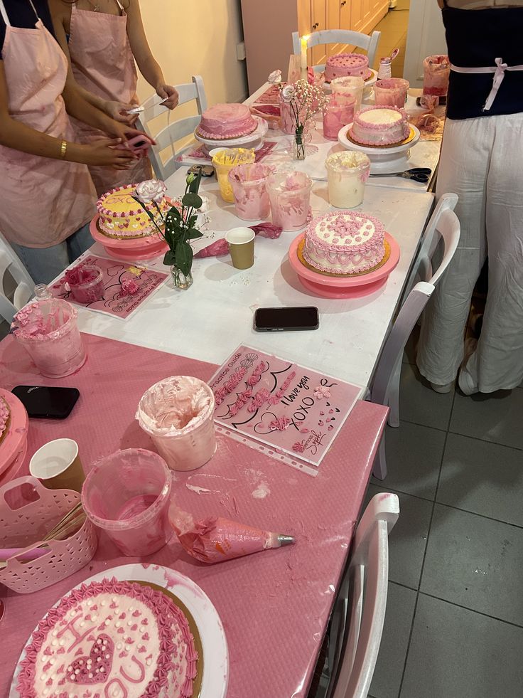DIY-Cake-Decorating-Party.