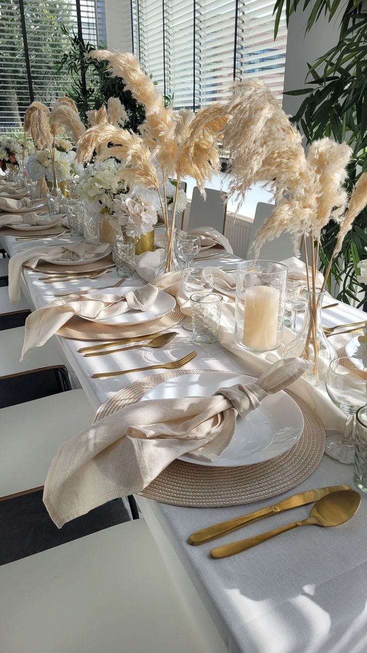 Dried-Pampas-Grass-Arrangements