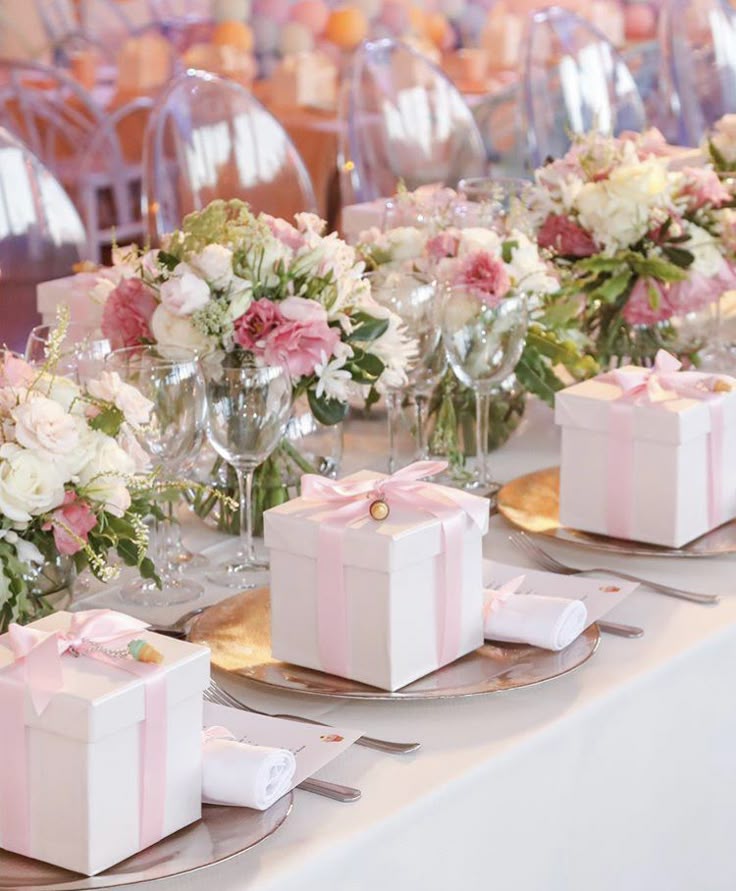 Elegant-Favor-Boxes-at-Each-Place-Setting.