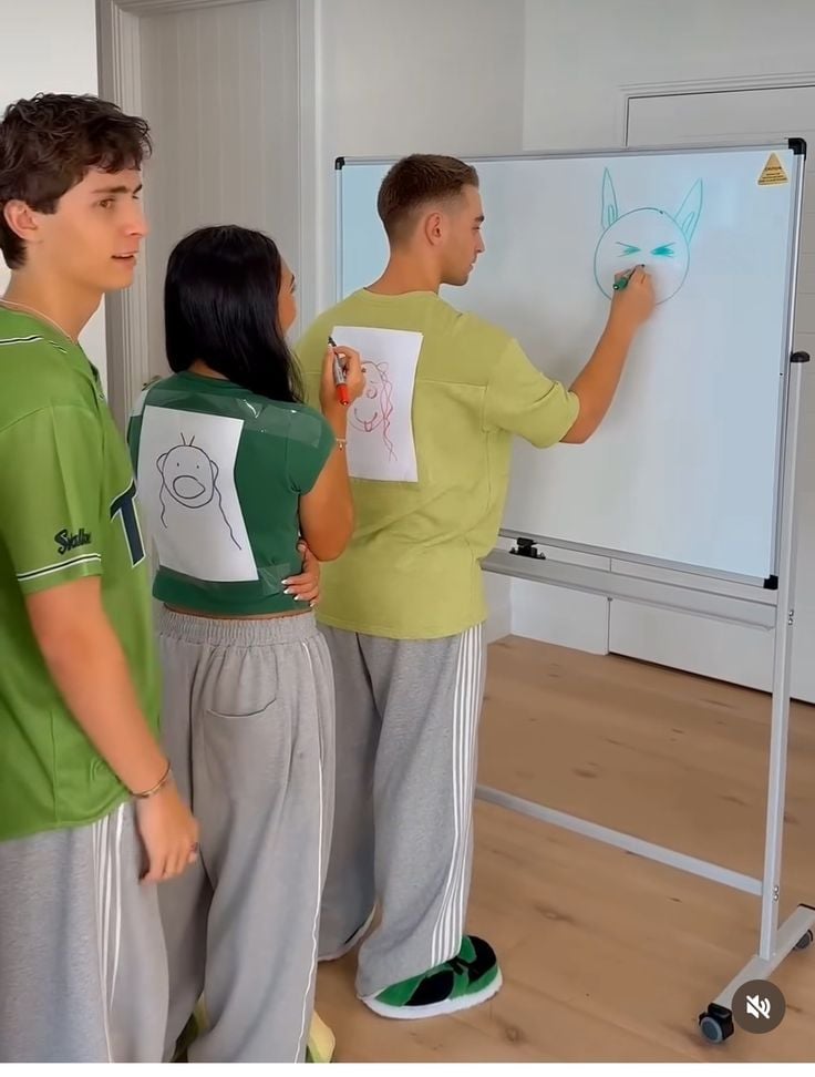 Feel-and-Draw.
