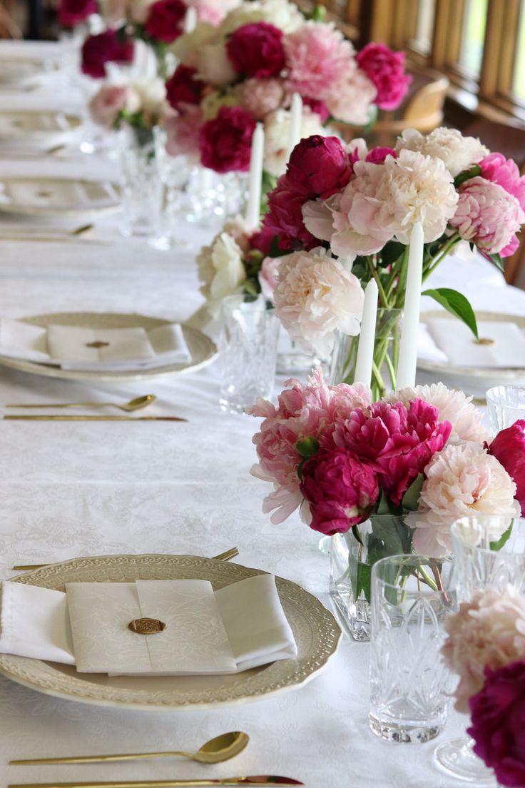 Fresh-Floral-Centerpiece-with-Roses-and-Peonies