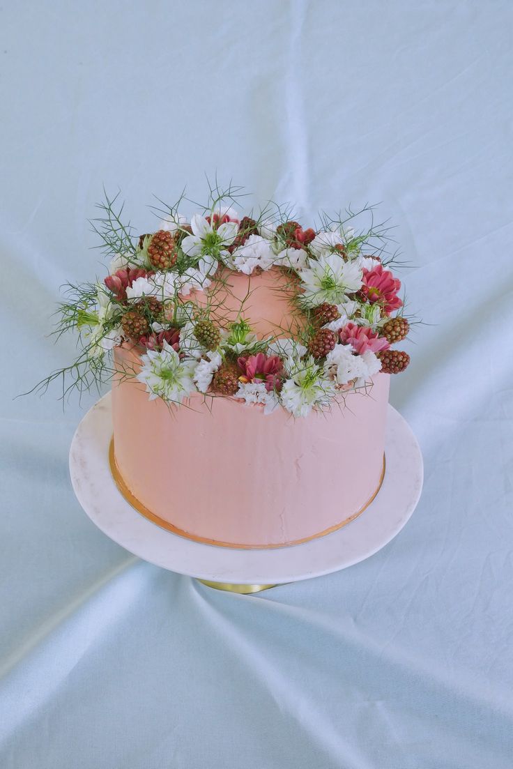 Fresh-Flower-Crown-Cake
