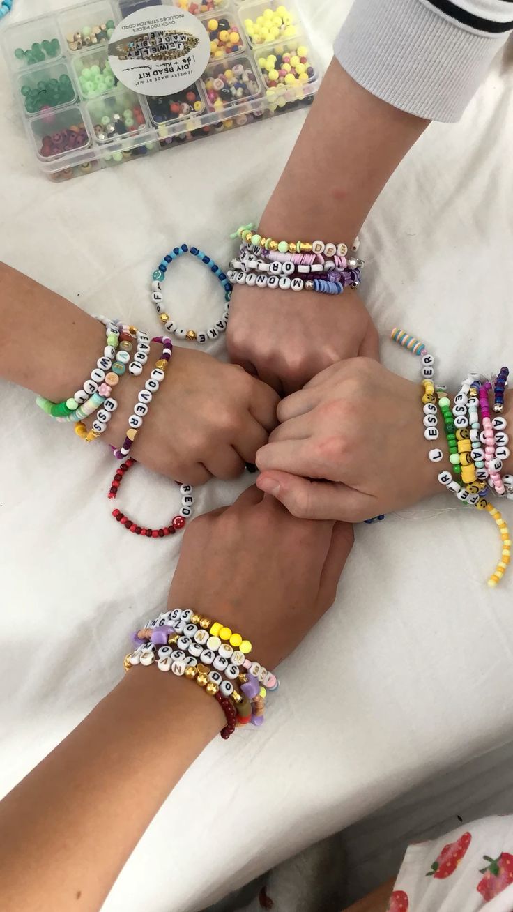 Friendship-Bracelet-Fun-Birthday-Ideas-for-a-Girls-Night