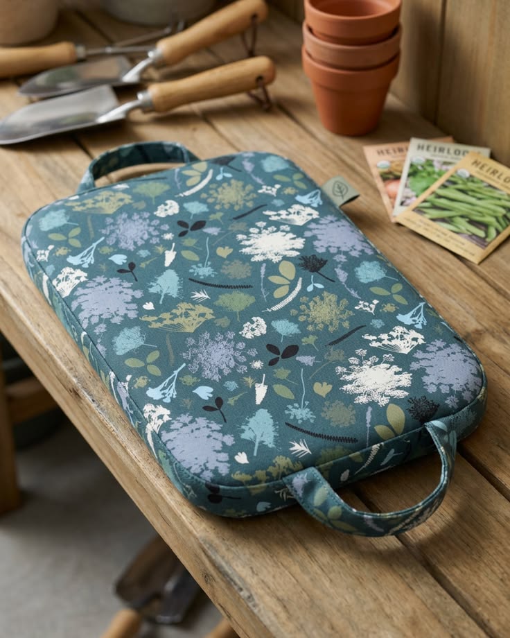Garden-Kneeling-Pads-Sewing-Projects-That-Sell-Well-on-Etsy.