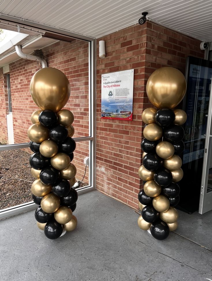 Gold-and-Black-Balloon-Columns
