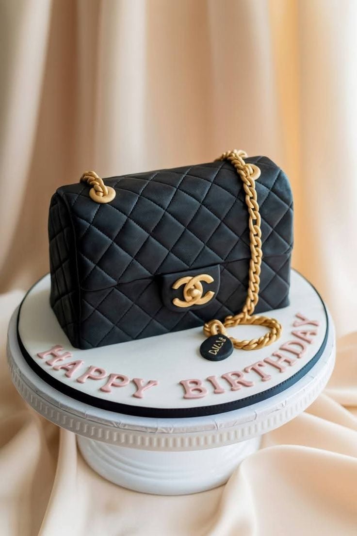 Handbag-Shaped-Fondant-Birthday-Cake-Ideas-for-Women