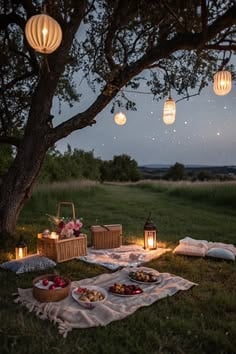 Lay-Out-a-Picnic-Dinner-Under-the-Stars