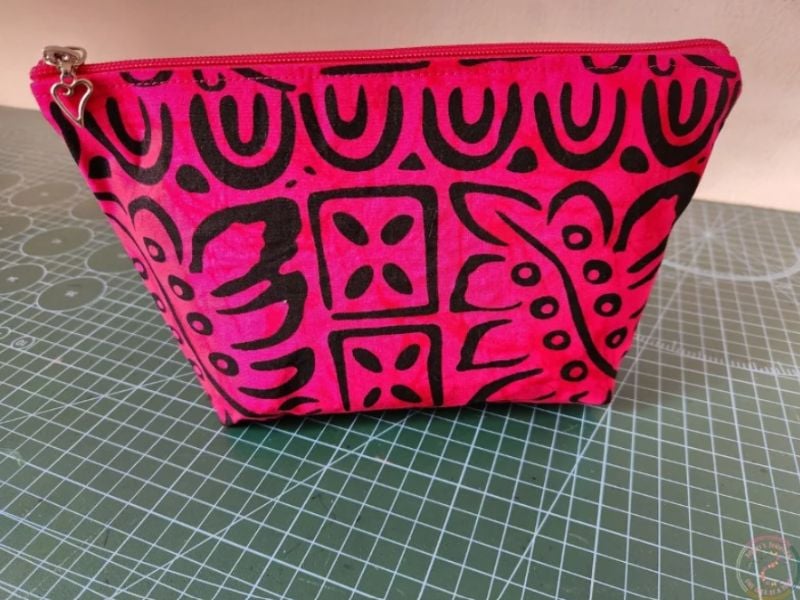 Makeup-Bags-Things-to-Sew-and-Sell-for-Extra-Money.