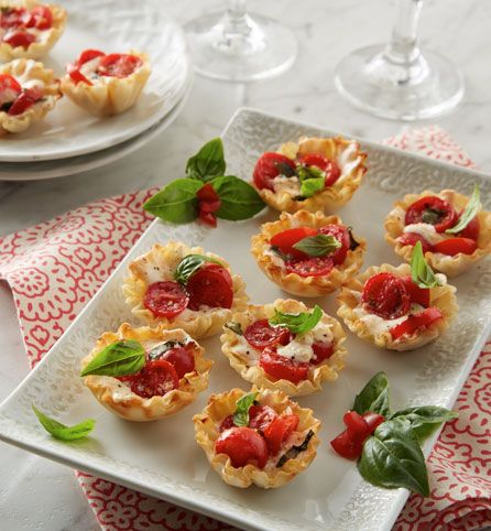Mini-Caprese-Tartlets.