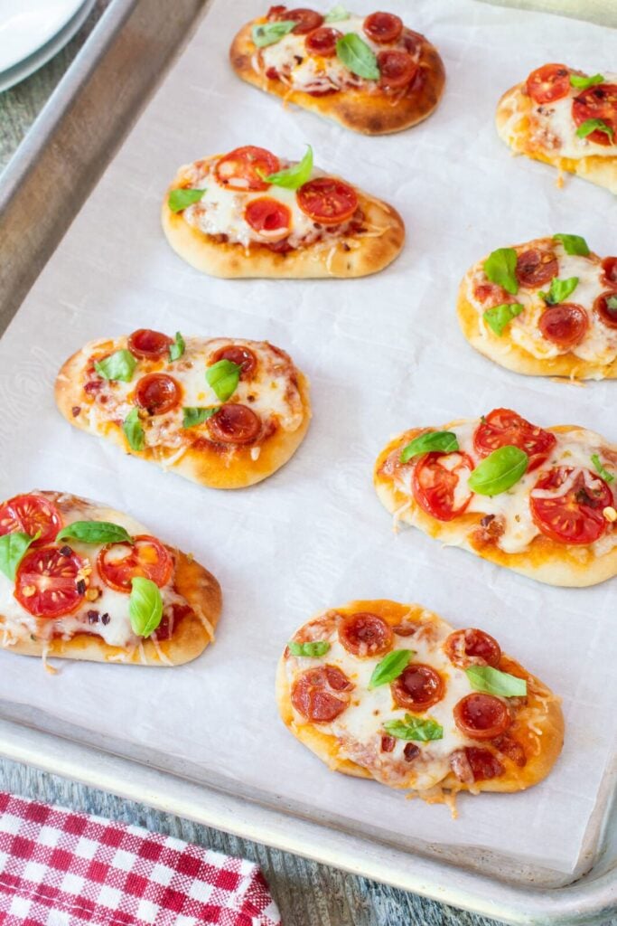 Naan-Mini-Pizzas.