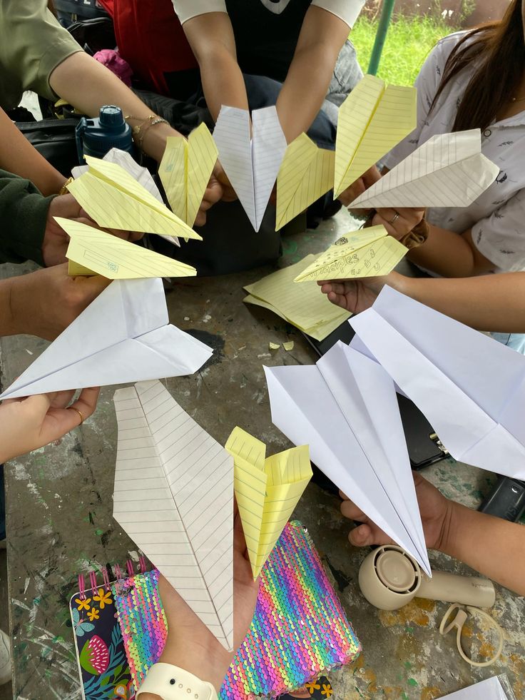 Paper-Plane-Target-League.