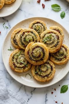 Pesto-and-Sun-Dried-Tomato-Pinwheels-Easy-Birthday-Party-Appetizers-for-Adults.