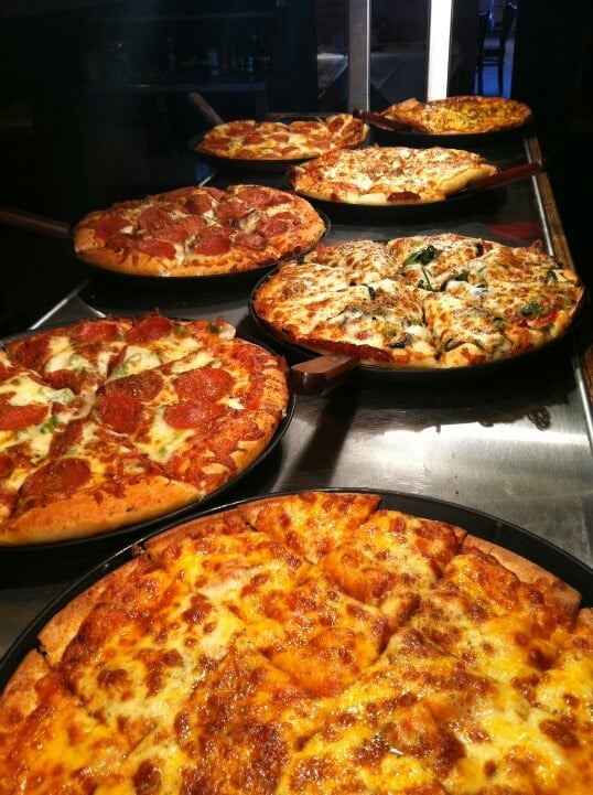 Pizza-Party-Spread-Adult-Birthday-Party-Food-Ideas