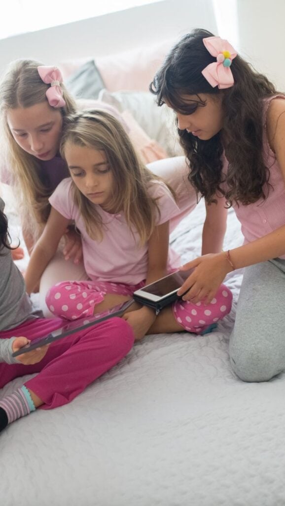 Play-a-Sleepover-Scavenger-Hunt.