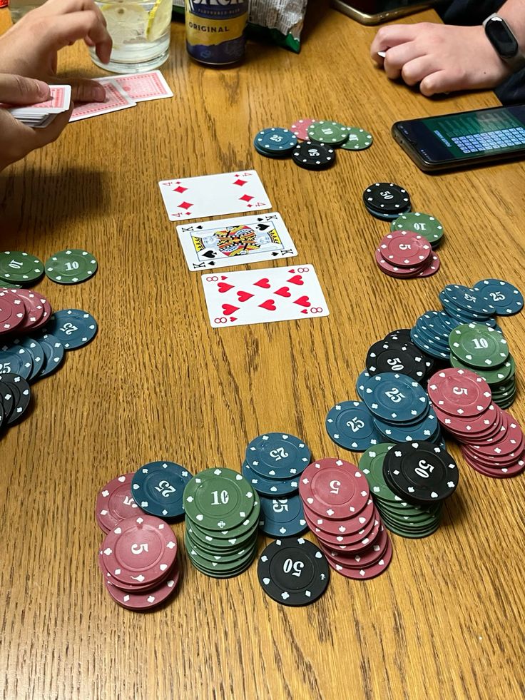 Poker-Night-Birthday-Ideas-for-a-Guys-Night.