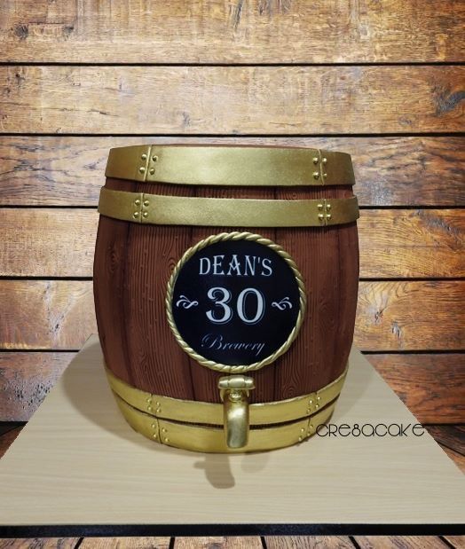 Roll-Out-a-Beer-Keg-Birthday-Cake-Ideas-for-Men