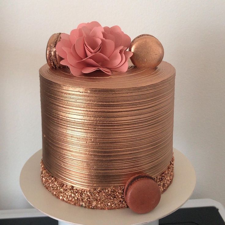 Rose-Gold-Metallic-Cake