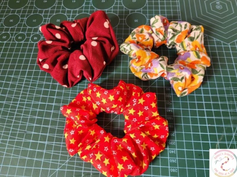 Scrunchies-Things-to-Sew-and-Sell-for-Extra-Money