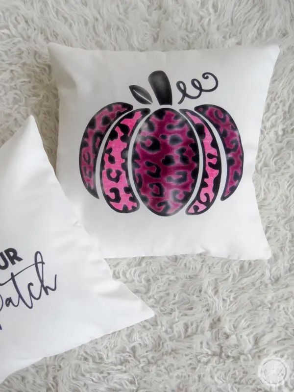 Seasonal-Pillow-Cover-cricut-projects-using-cricut-infusible-ink