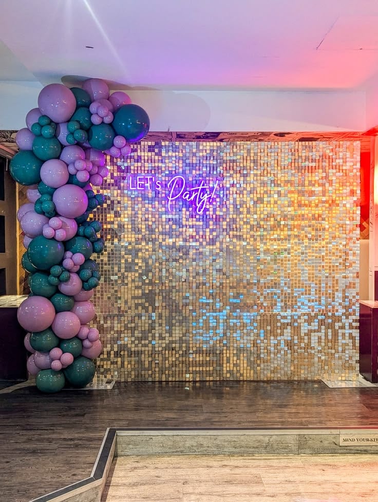 Sequin-Wall-Backdrop-Adult-Birthday-Party-Decoration-Ideas