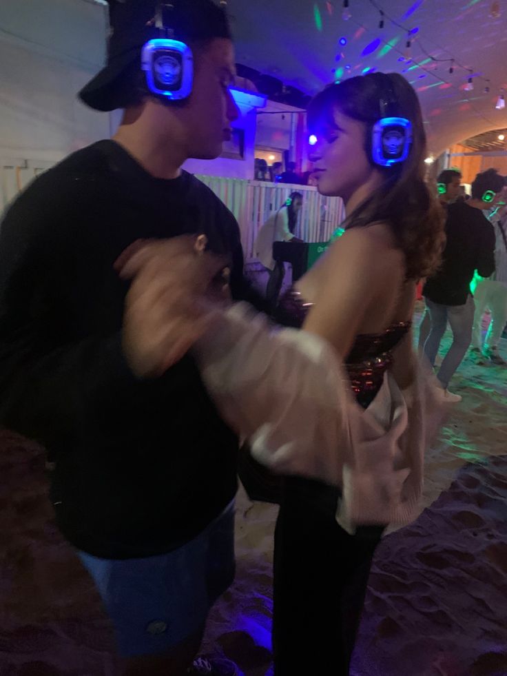 Silent-Disco-in-the-Backyard-Adult-Birthday-Party-Planning-Ideas