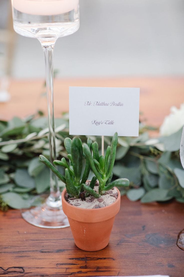 Succulent-and-Greenery-Place-Settings